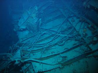 Unidentified wreckage on seabed. Jumble of wire